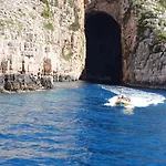 Avalona Seaside 1
